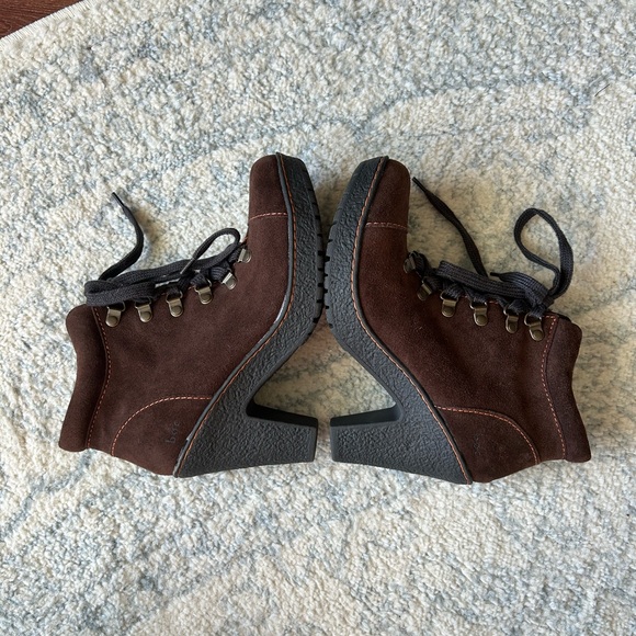B.o.C Brown Suede Ankle Boots with Black Heel Women’s size 6 - Picture 4 of 9